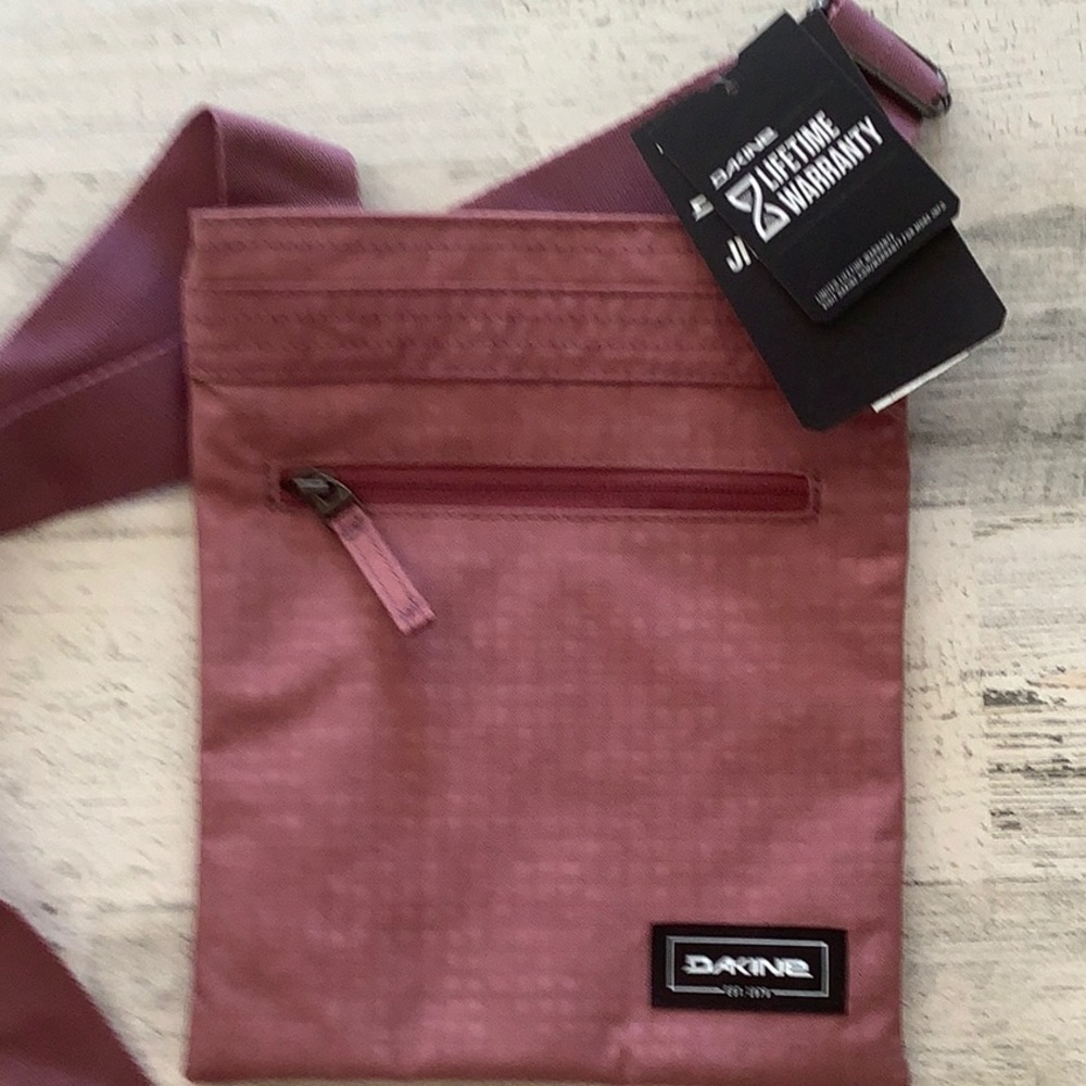 Dakine crossbody bag